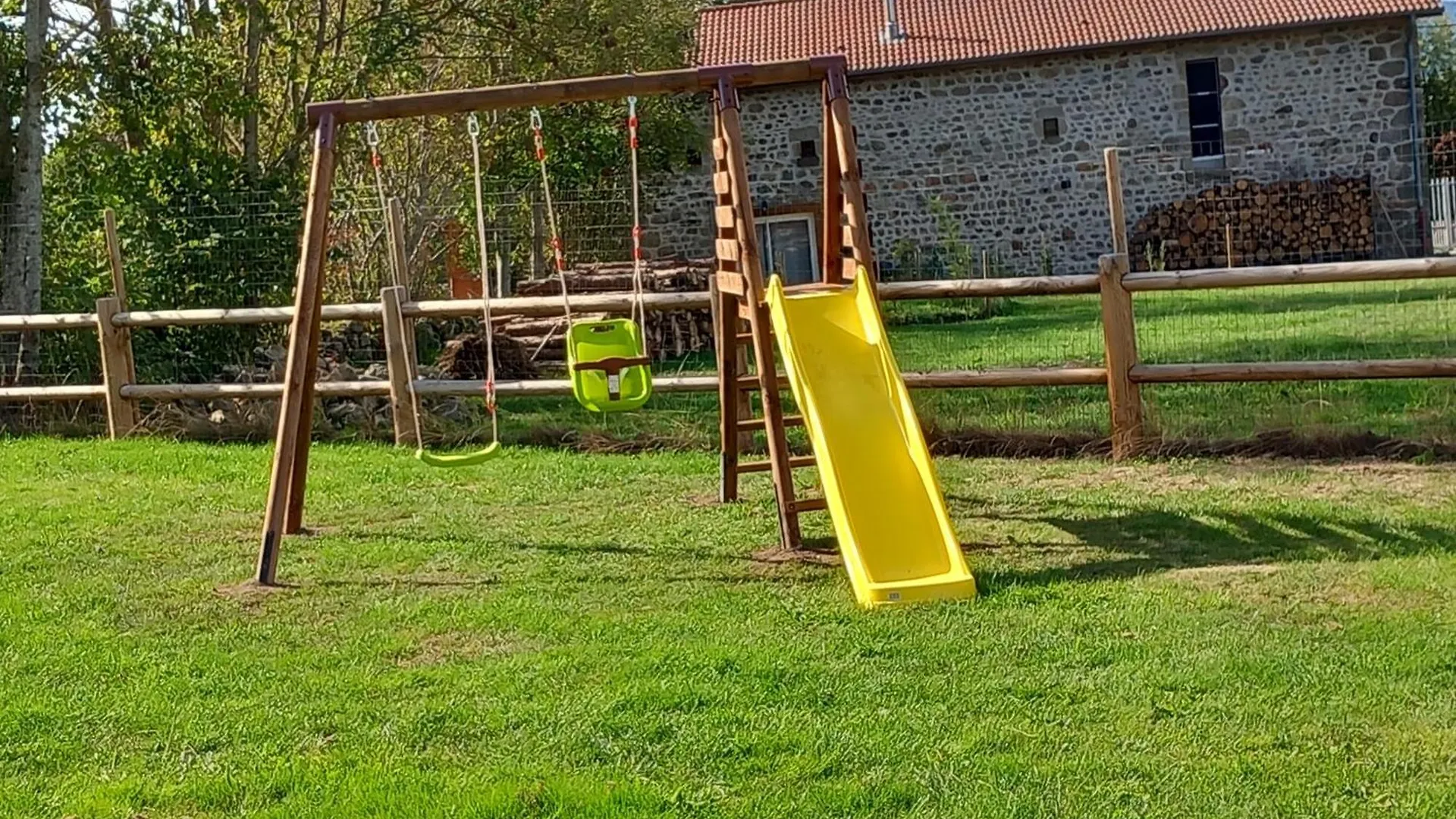 Gite De L'Atelier 15 Personnes Grazac